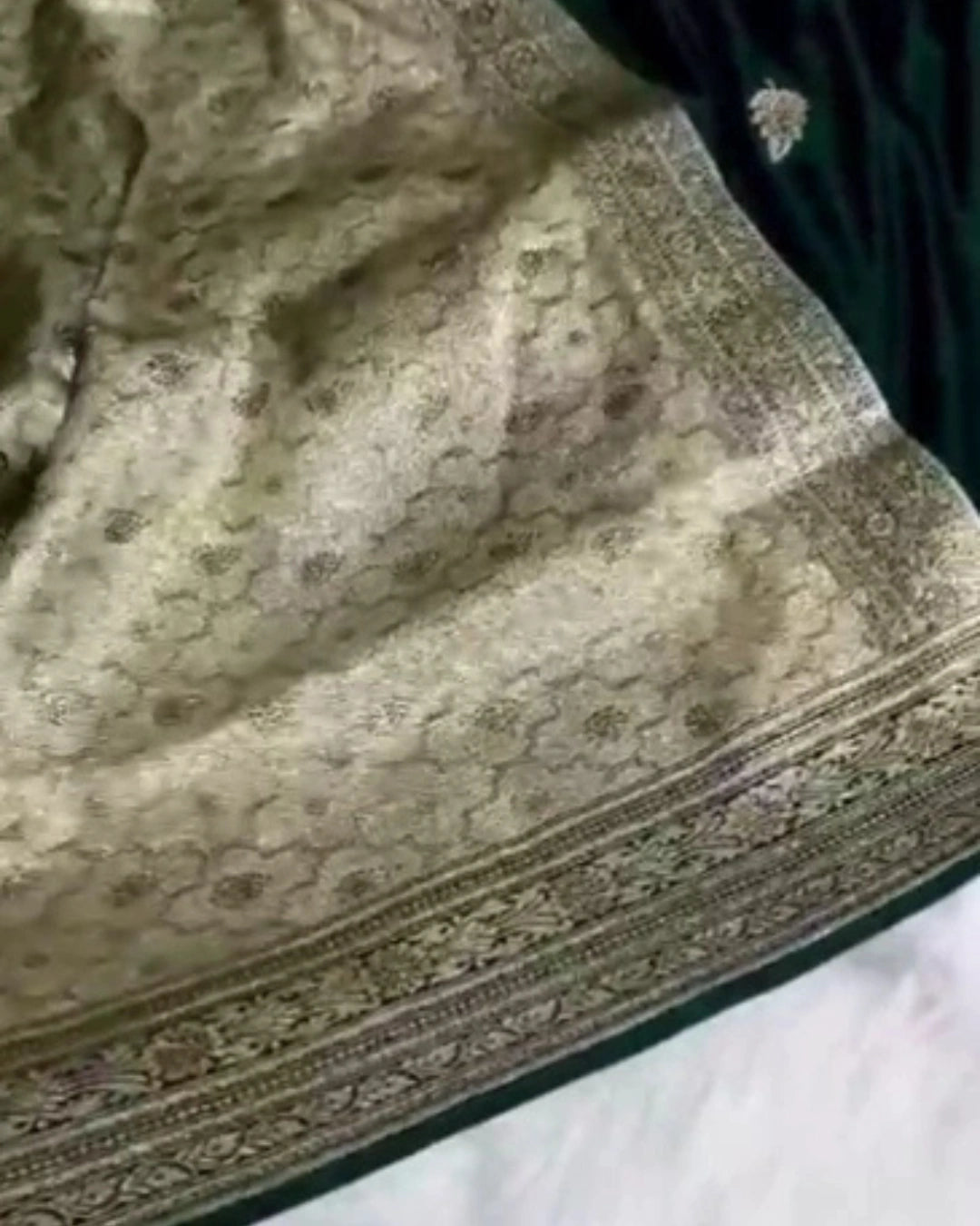 Emerald Green Pure Banarasi Silk Saree with All-Over Gold Zari Border Floral Leaf Design and Matching Blouse
