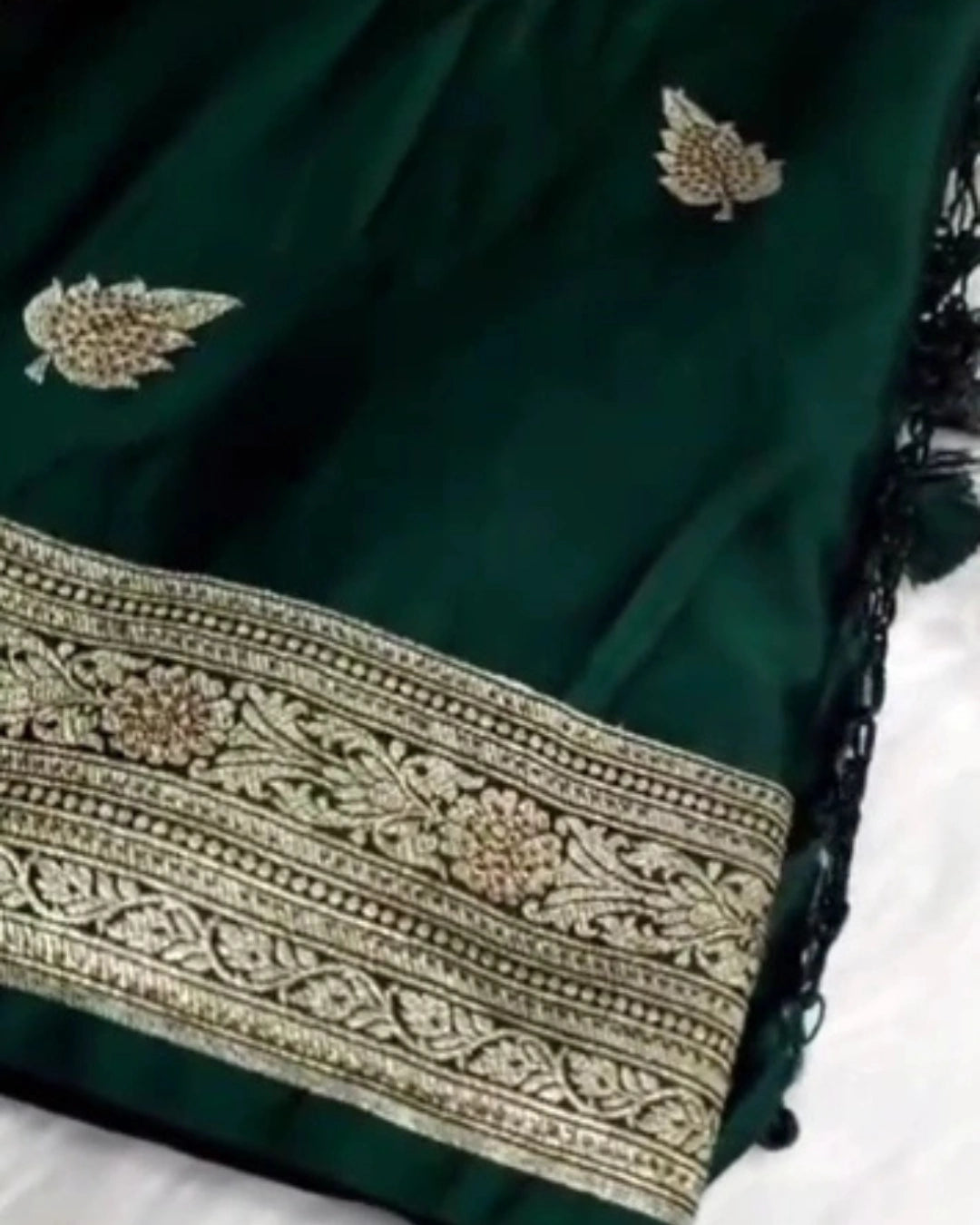 Emerald Green Pure Banarasi Silk Saree with All-Over Gold Zari Border Floral Leaf Design and Matching Blouse